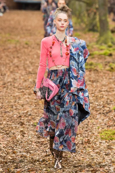 Look 48
